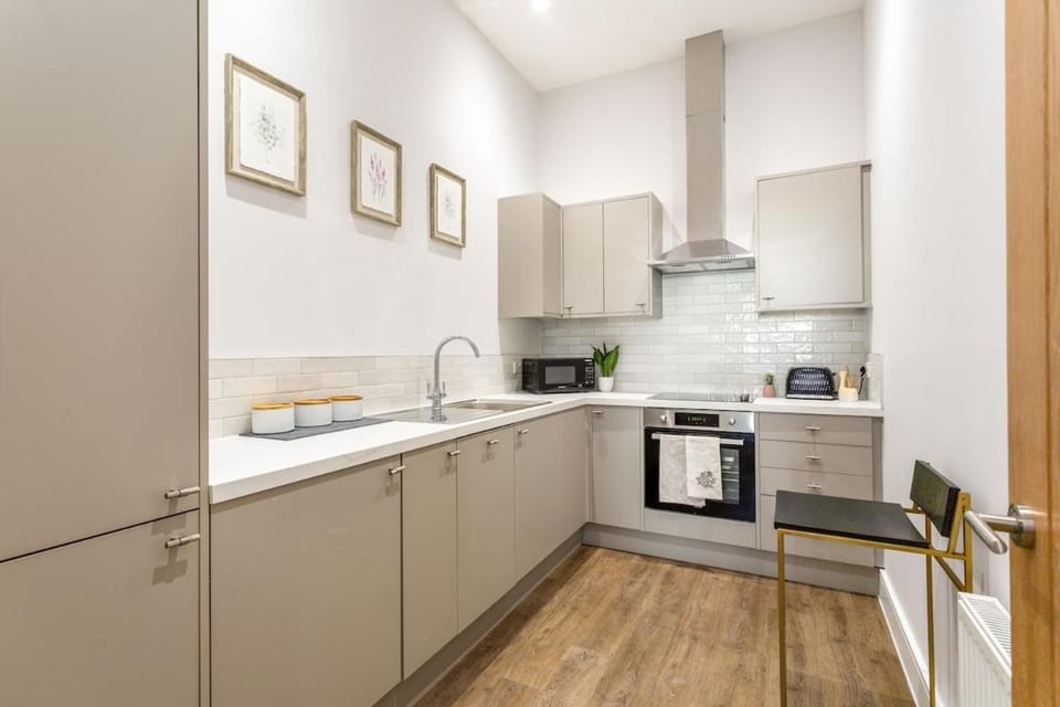 Kitchen or kitchenette, dishwasher, oven, pet friendly, stove, toaster, washing machine