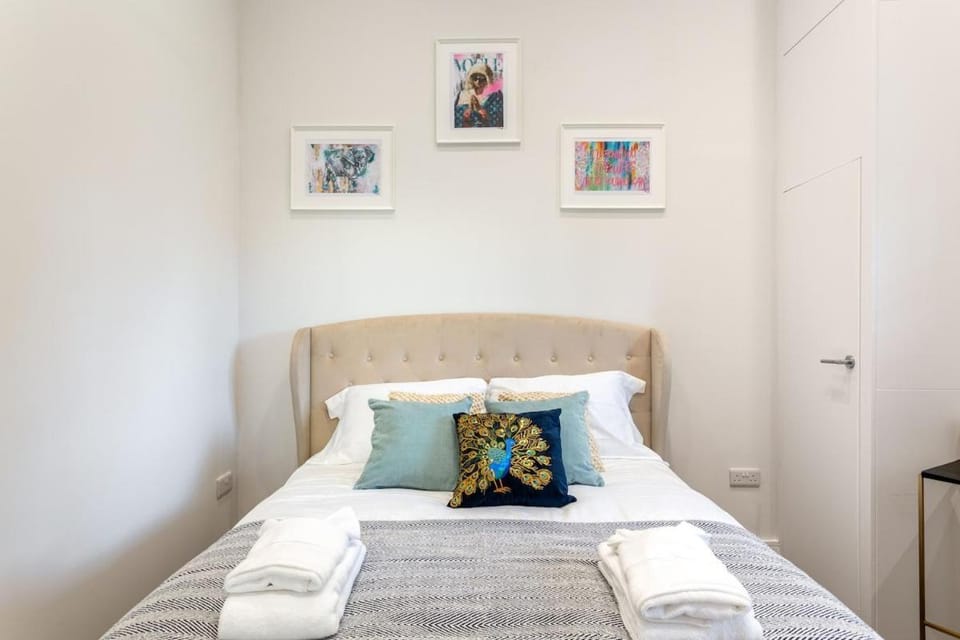 Bed, Photo of the whole room, Bedroom, pet friendly, towels