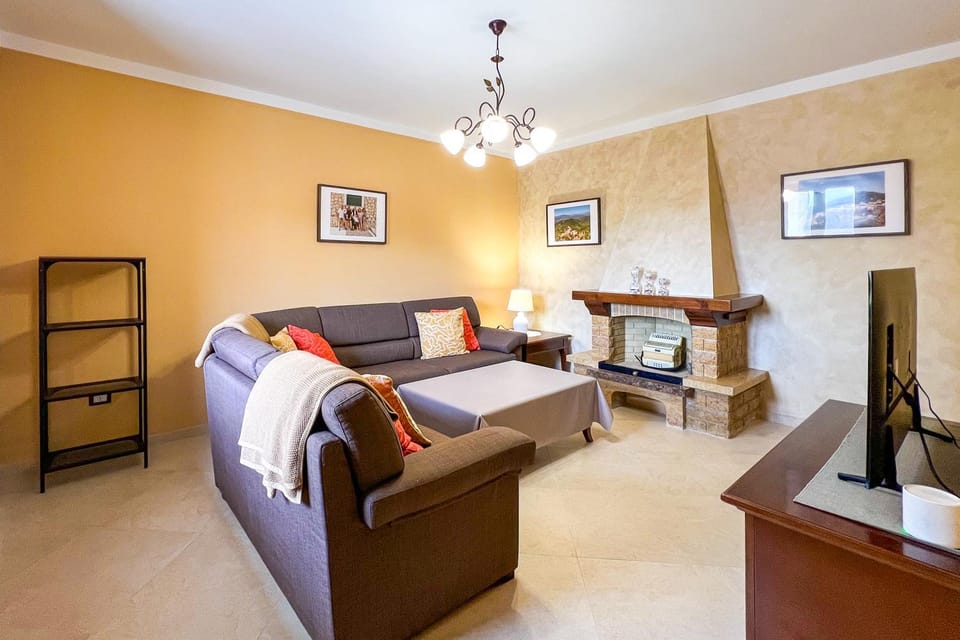 TV and multimedia, Living room, Photo of the whole room, Seating area