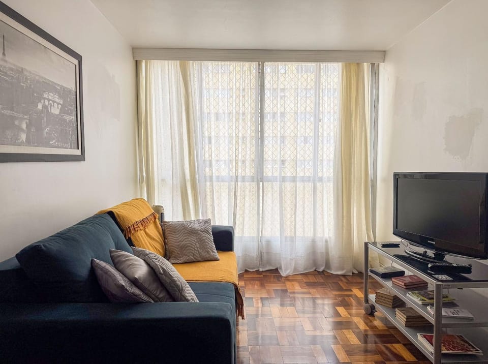 3 Quartos • Garagem • Próx Batel • Até 6 Apartment in Curitiba