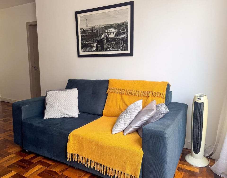 3 Quartos • Garagem • Próx Batel • Até 6 Apartment in Curitiba