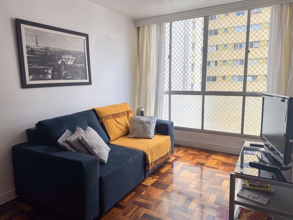 3 Quartos • Garagem • Próx Batel • Até 6 Apartment in Curitiba