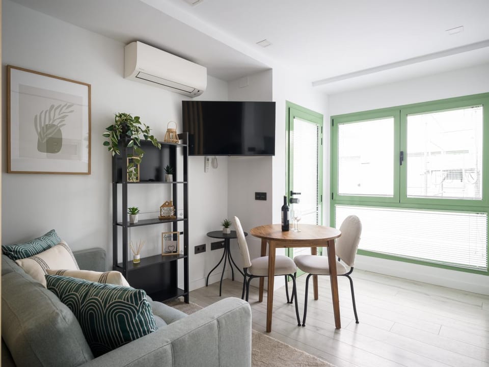 TV and multimedia, Living room, Dining area, air conditioner
