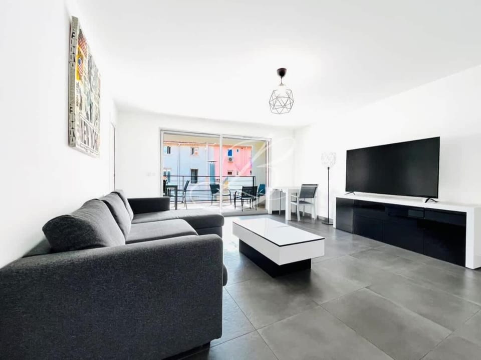 TV and multimedia, Balcony/Terrace, Living room