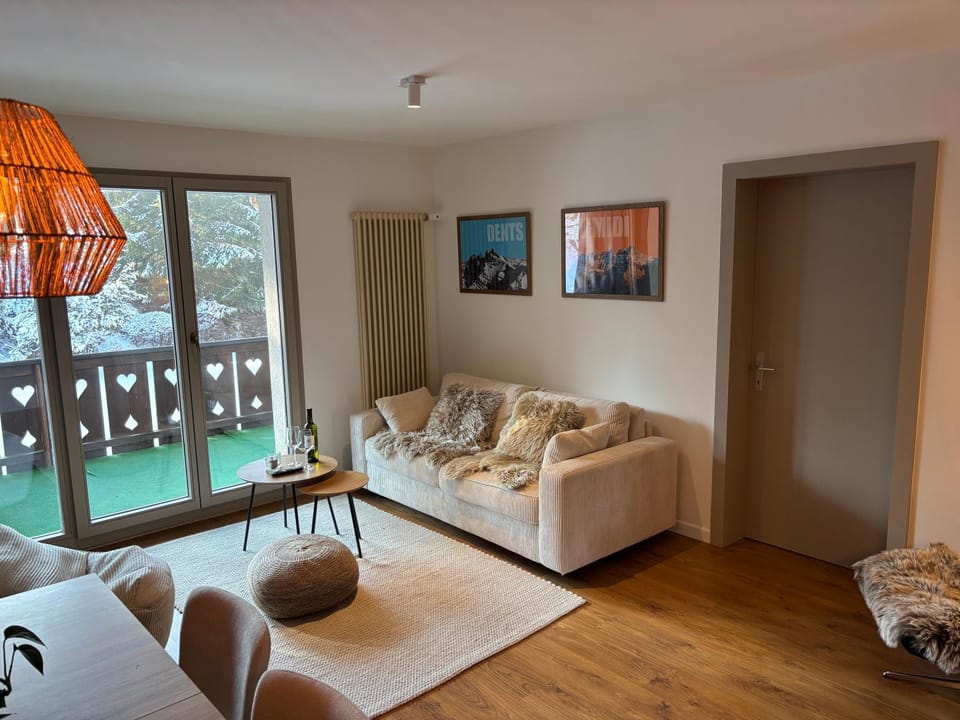 Living room, Seating area