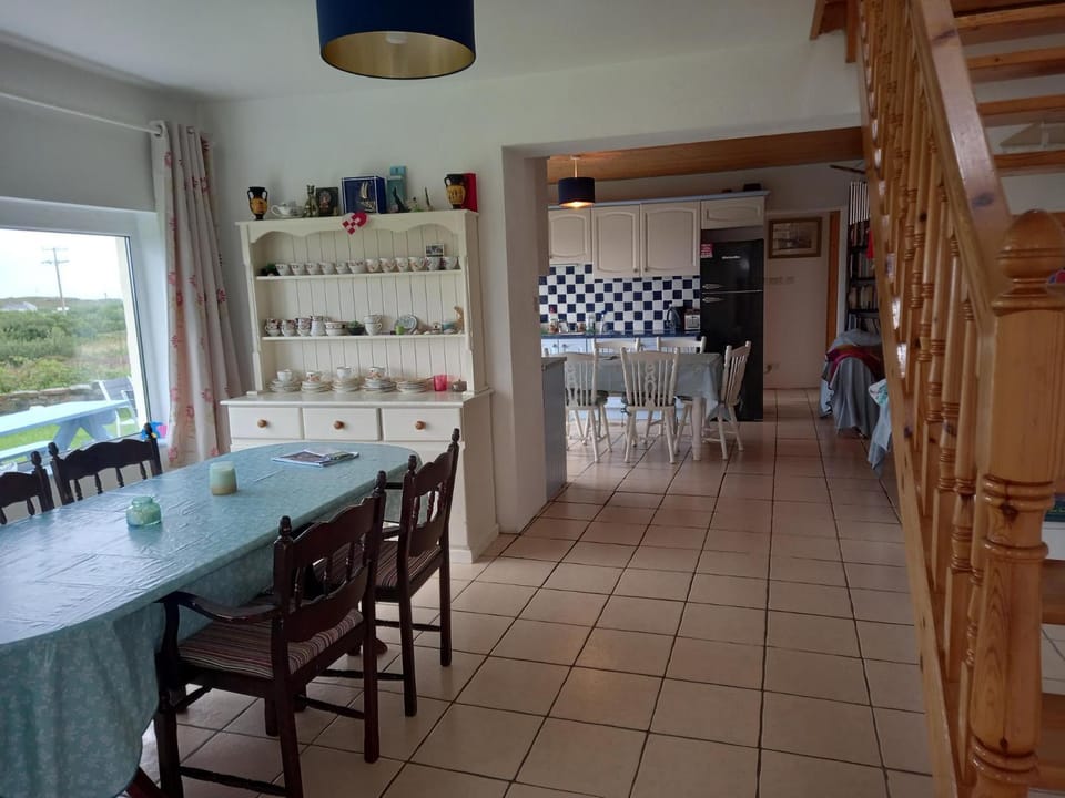 Connemara sea side house, dog paradise! Villa in County Mayo
