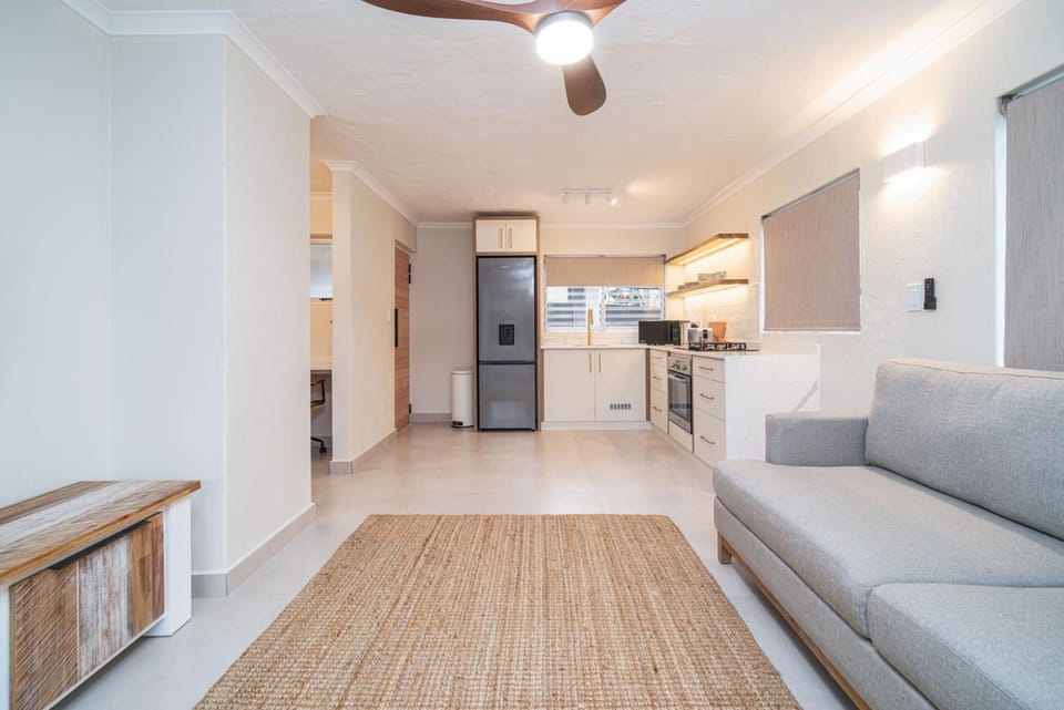 Kitchen or kitchenette, Living room, Seating area, Dining area, dishwasher, minibar, oven, pet friendly, stove