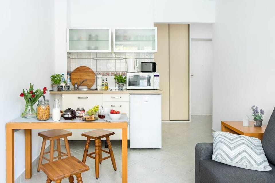 Kitchen or kitchenette, Seating area