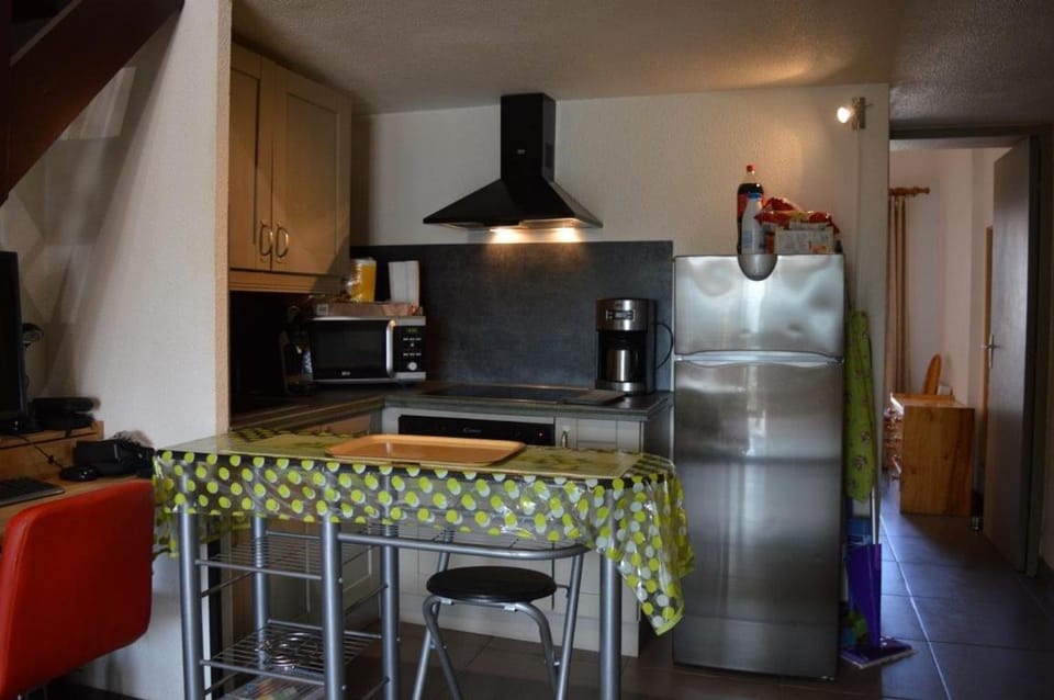 Kitchen or kitchenette, Living room, Seating area, Dining area, minibar, stove
