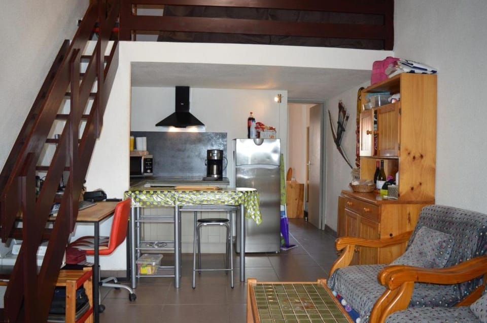 TV and multimedia, Kitchen or kitchenette, Living room, Seating area, Dining area
