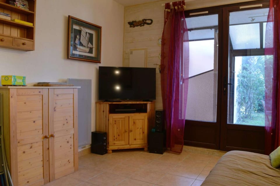 Communal lounge/ TV room, TV and multimedia