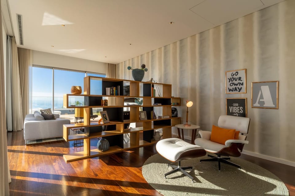 Library, Seating area