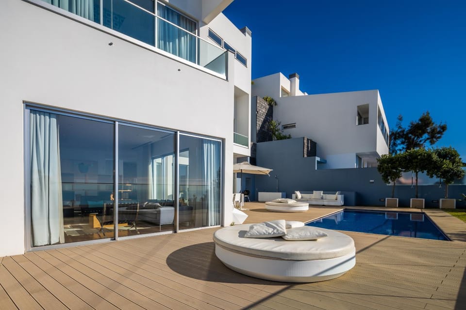 Property building, Balcony/Terrace, Swimming pool