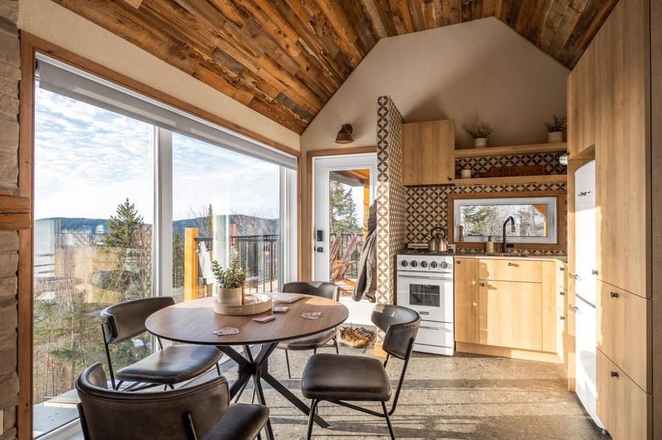 CHAMONIX - Micro Chalet with Panoramic Mountain Views near Québec Chalet in Quebec City