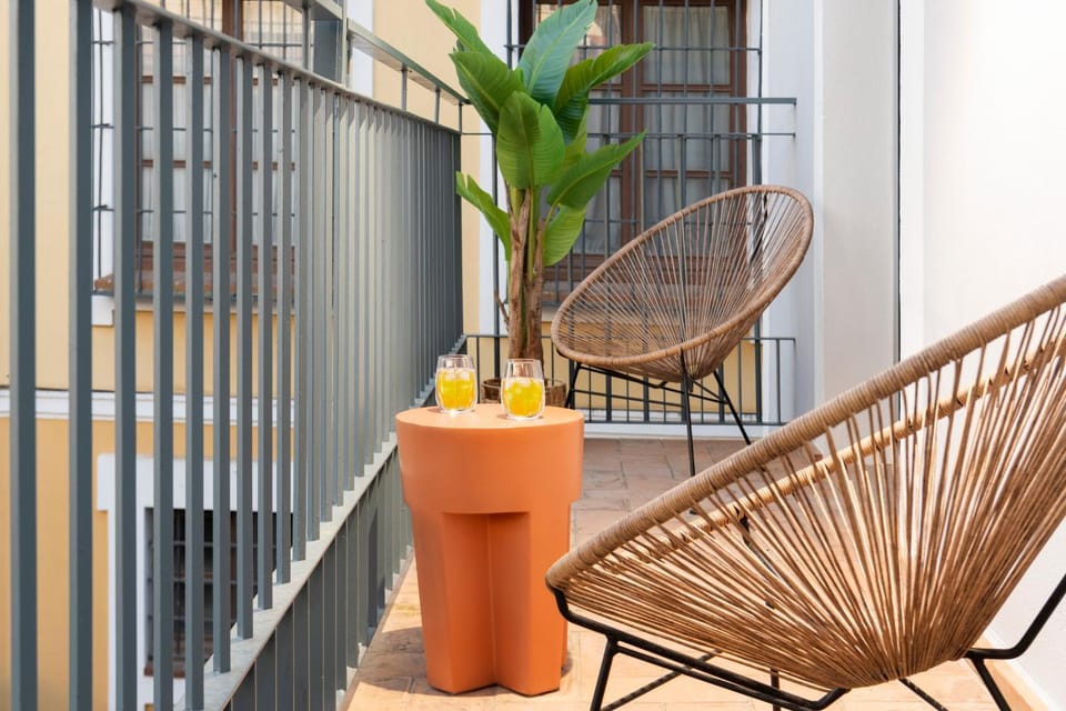 Facade/entrance, Balcony/Terrace