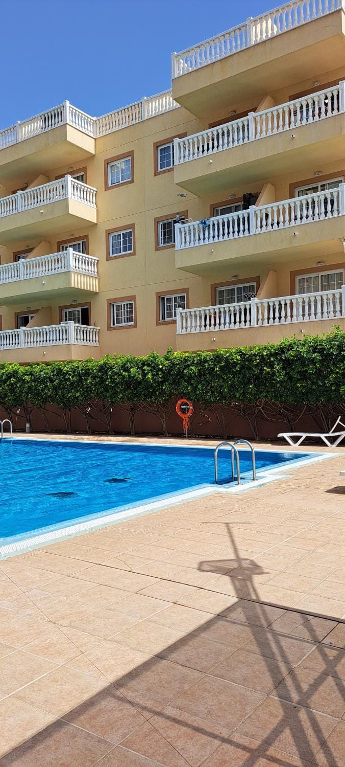 Property building, Day, Swimming pool