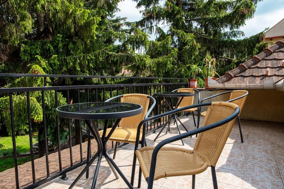 Balcony/Terrace, Garden view