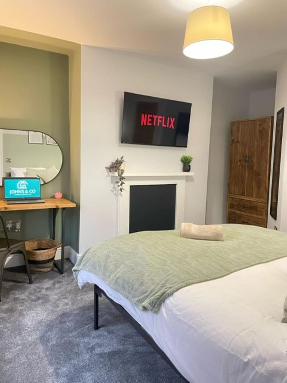 TV and multimedia, Photo of the whole room, Bedroom