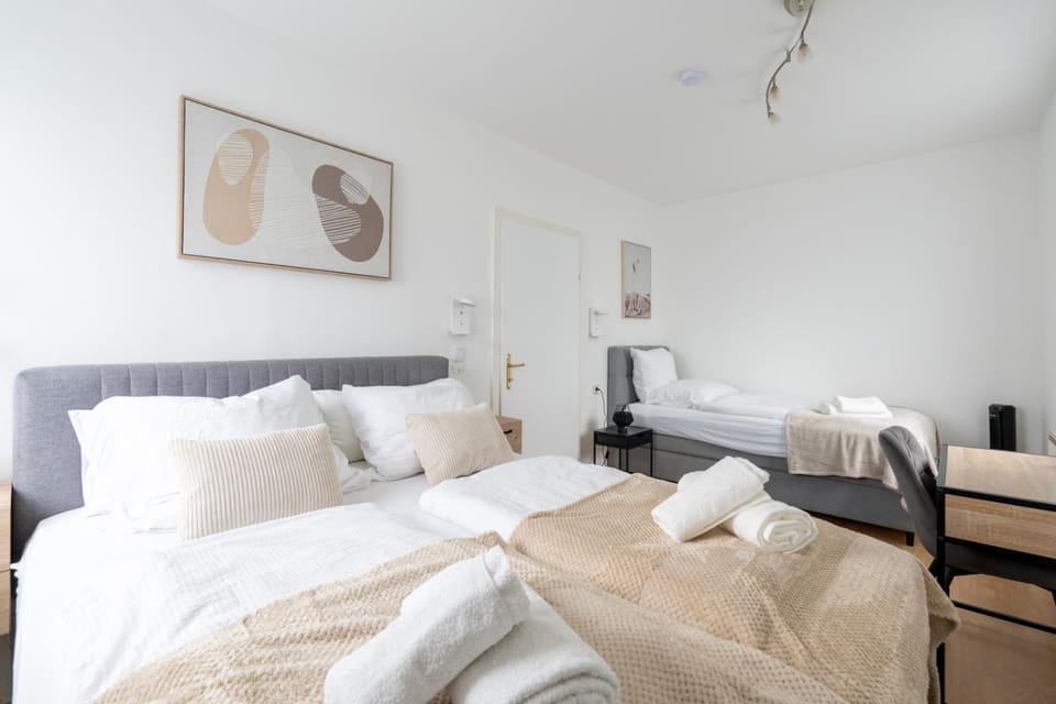 Bed, Photo of the whole room, Bedroom, towels