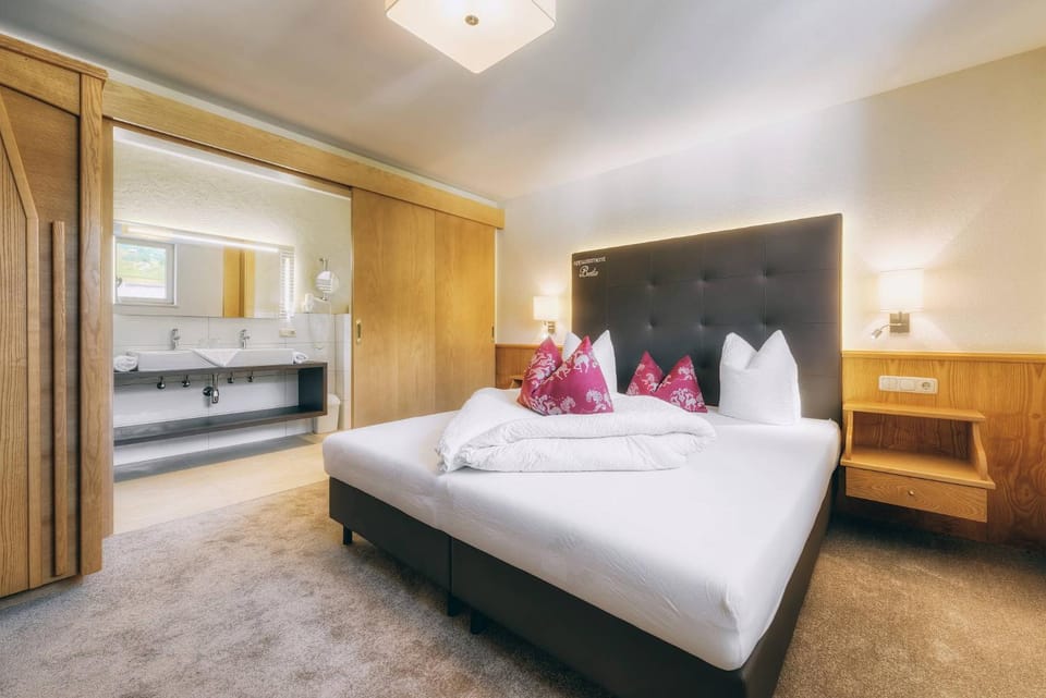 Bed, Bedroom, wardrobe