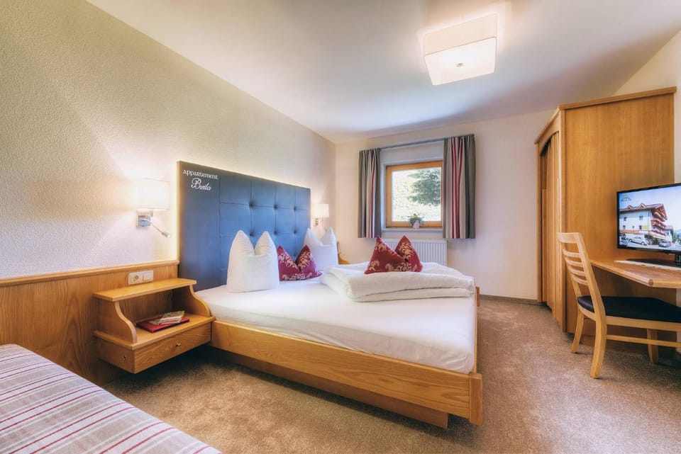 Bed, Bedroom, wardrobe