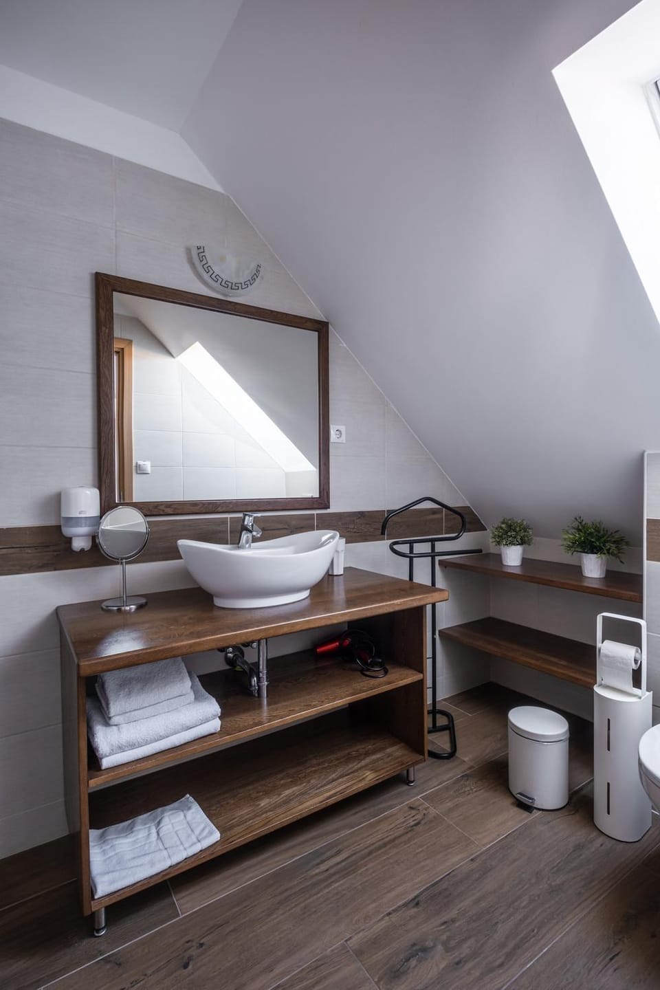 Toilet, Bathroom, towels