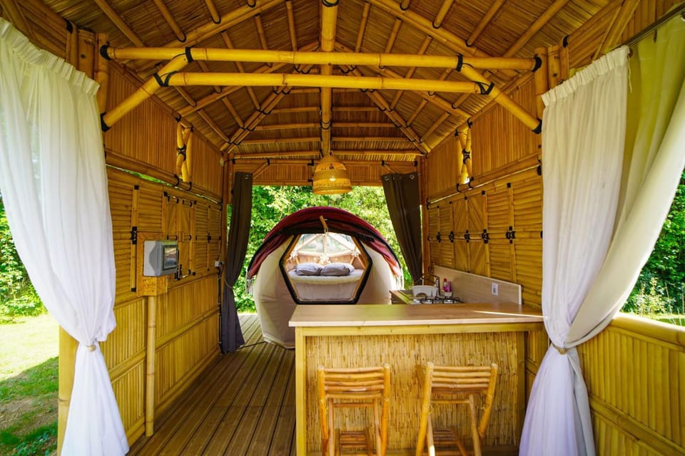 L'Orée des 4 chemins Campground/ 
RV Resort in Bourgogne-Franche-Comté