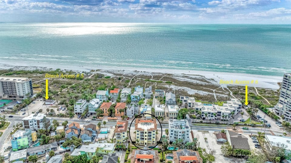 An Upscale Villa in the heart of Siesta Key on Beach Road House in Siesta Beach