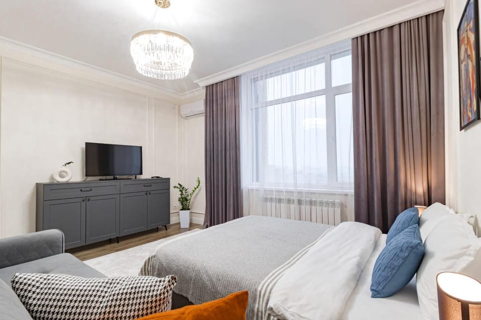 Bed, TV and multimedia, Photo of the whole room, Bedroom