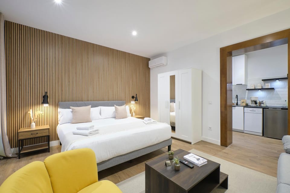 Bed, Kitchen or kitchenette, Living room, Photo of the whole room, Seating area, Bedroom, minibar