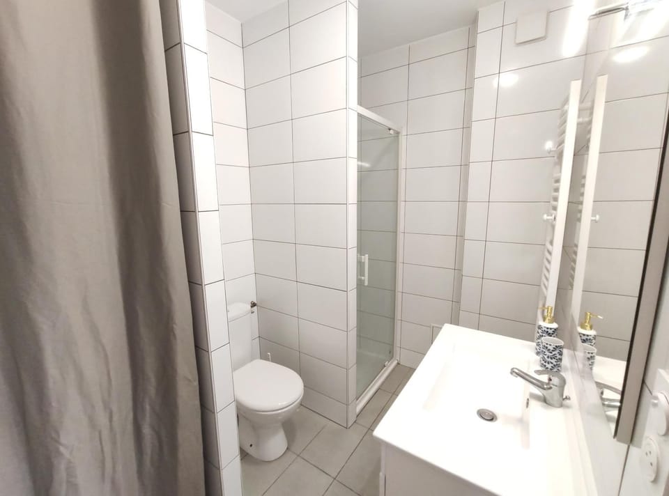 Shower, Toilet, Bathroom