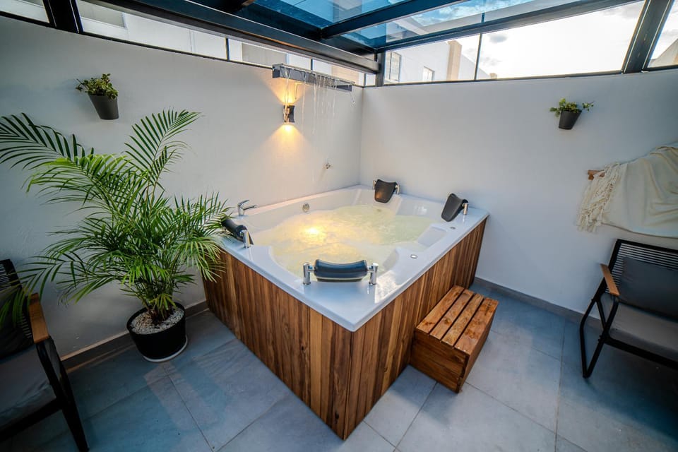 Hot Tub, Inner courtyard view