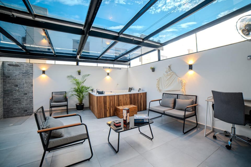 Hot Tub, Inner courtyard view