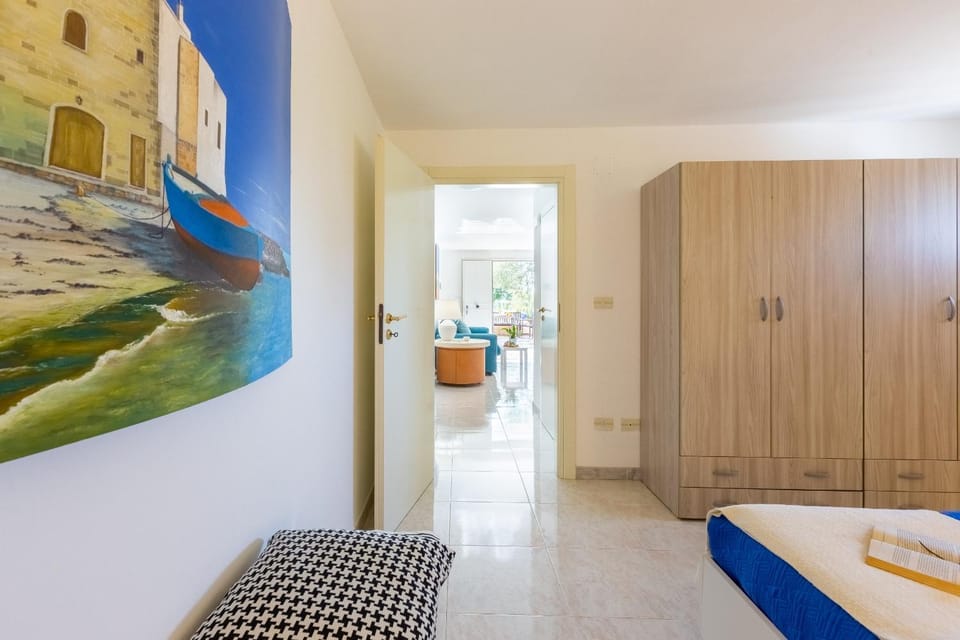 Bedroom, wardrobe