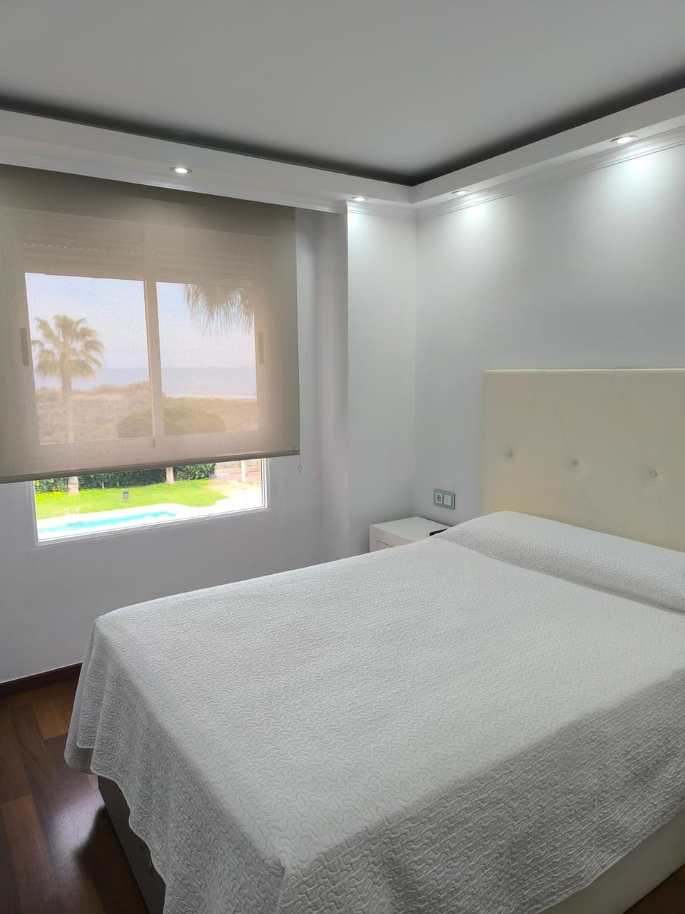 Photo of the whole room, Bedroom, Sea view