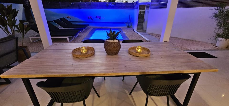 Dining area, Pool view, Swimming pool