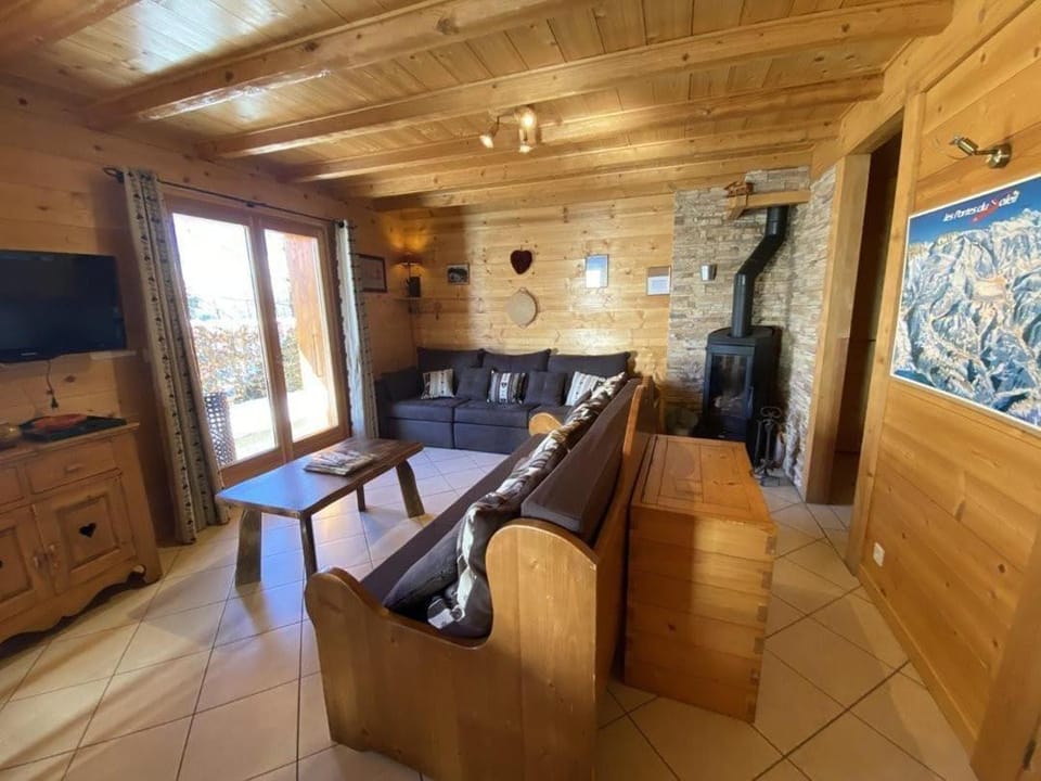 TV and multimedia, Living room, Seating area, fireplace