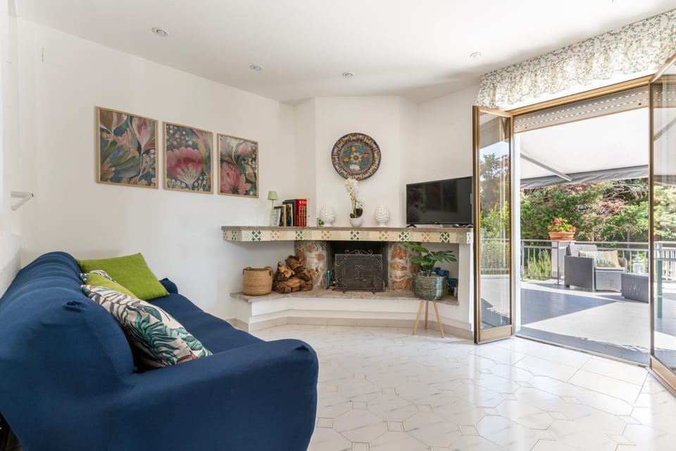 Living room, fireplace