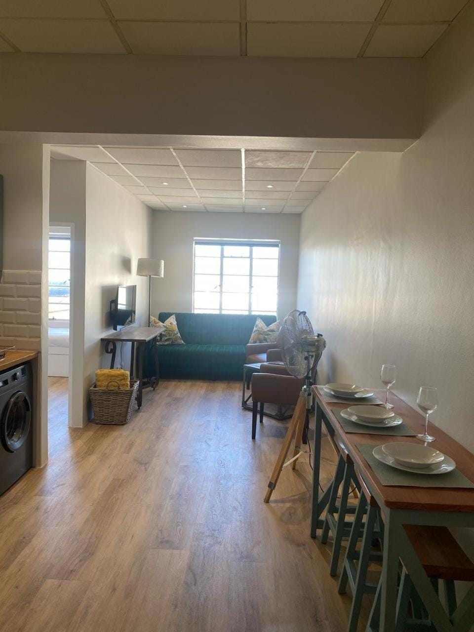 TV and multimedia, Living room, Seating area, Dining area