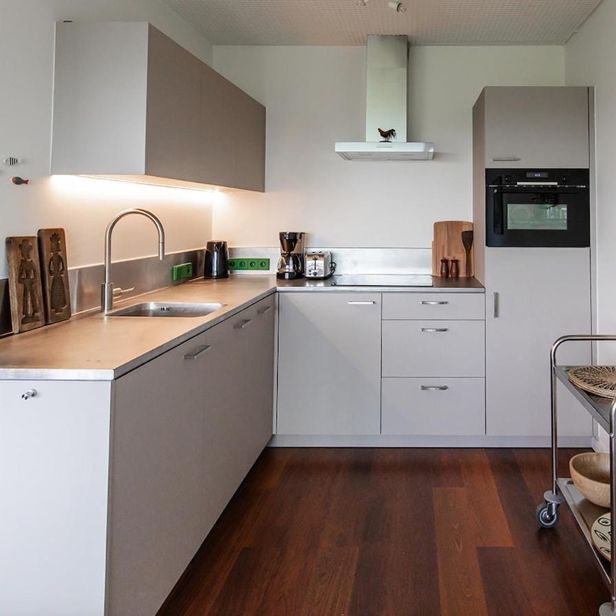 Coffee/tea facilities, Kitchen or kitchenette, dishwasher, oven, stove, toaster