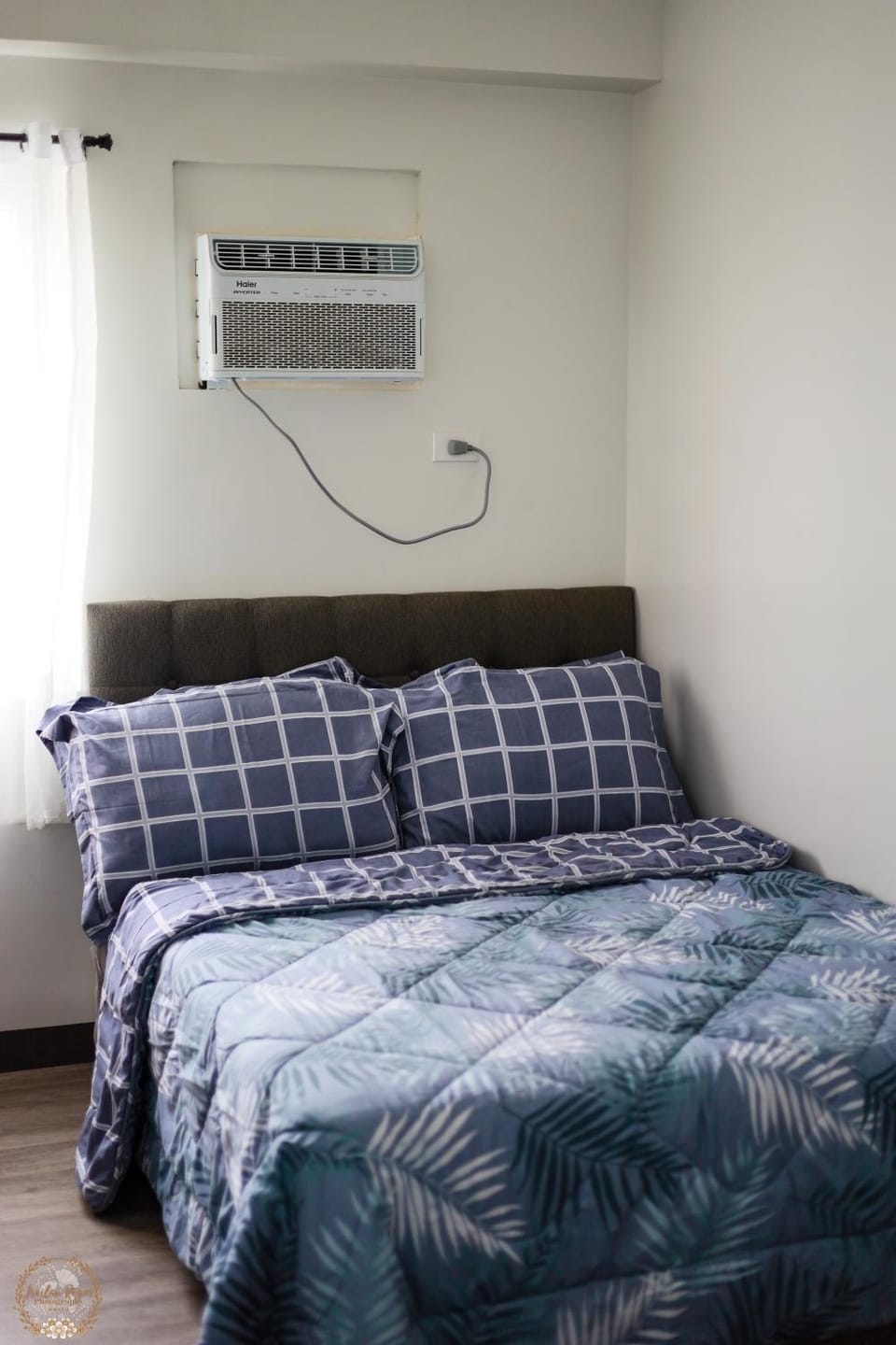 Bed, air conditioner