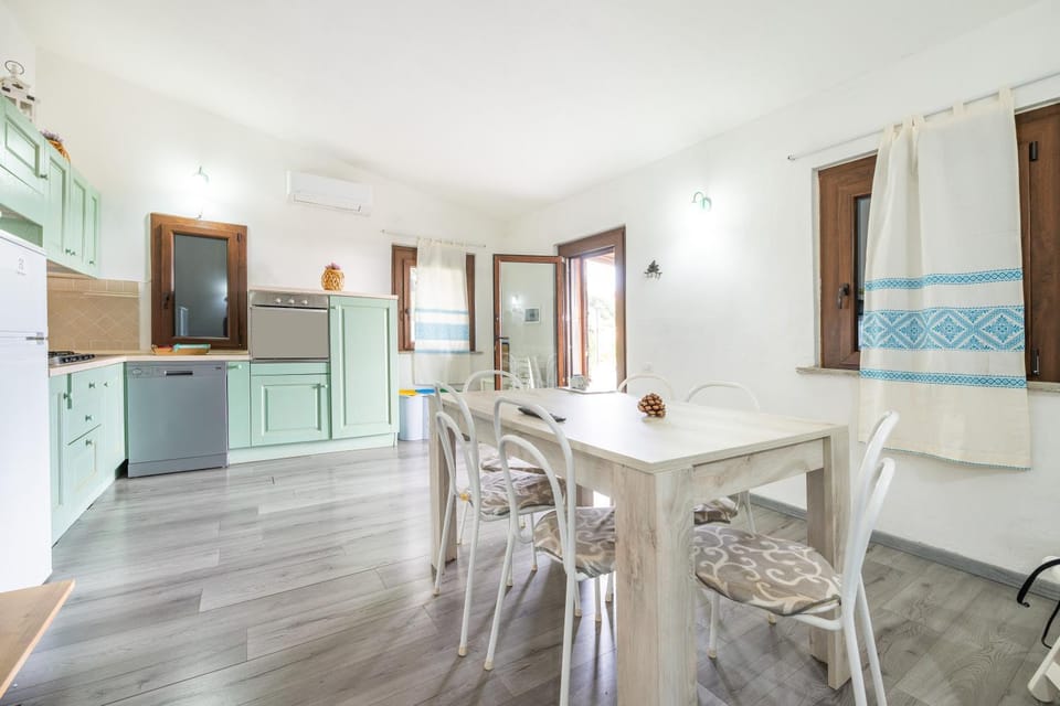 Property building, Kitchen or kitchenette, Living room