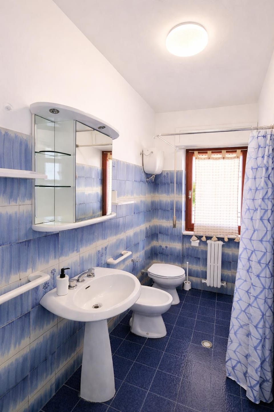 Shower, Toilet, Bathroom, bidet, towels