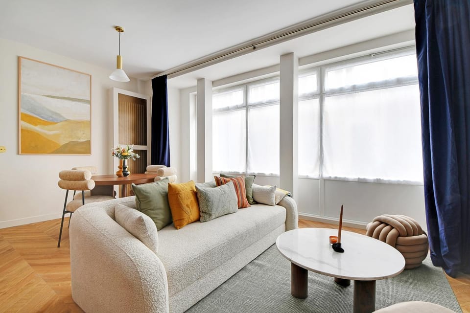 Living room, Seating area