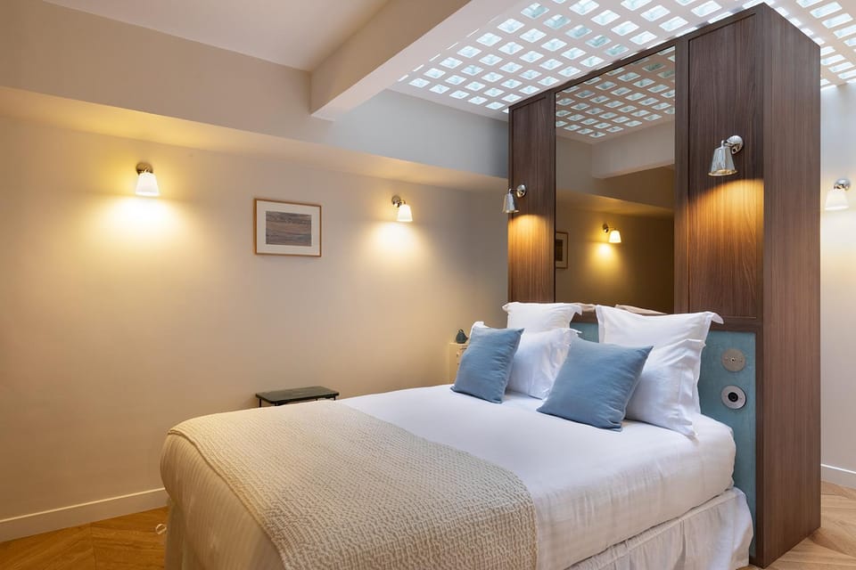 Bed, Photo of the whole room, Bedroom, wardrobe