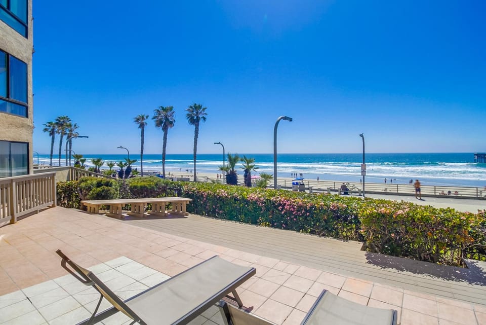 See the Sea 52 House in Pacific Beach