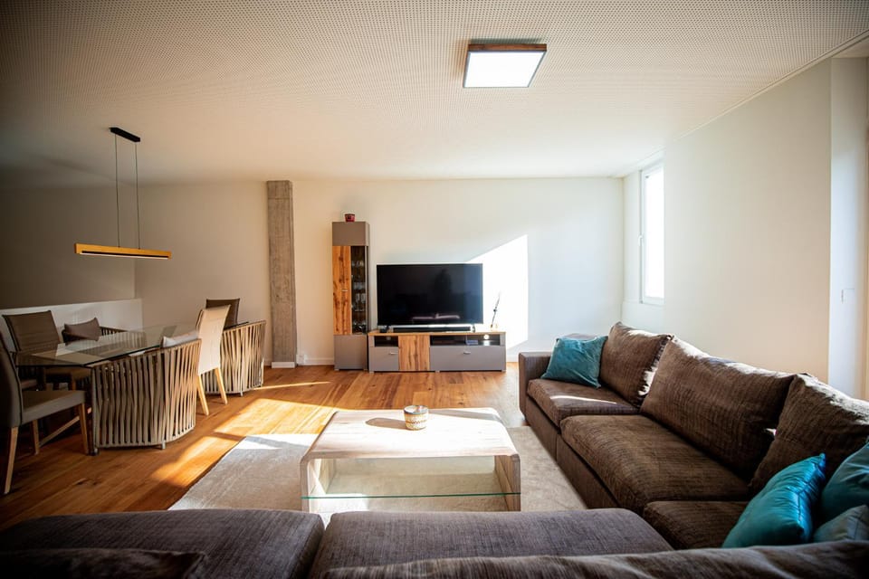 Communal lounge/ TV room, TV and multimedia, Living room