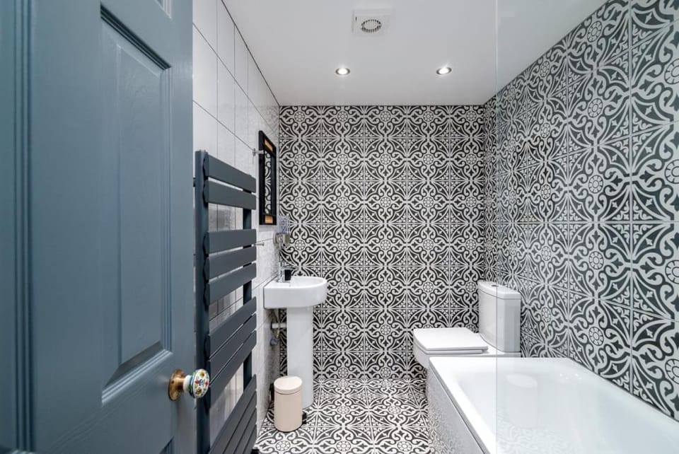 Moonbeam Cottage - Cosy London Cottage House in London