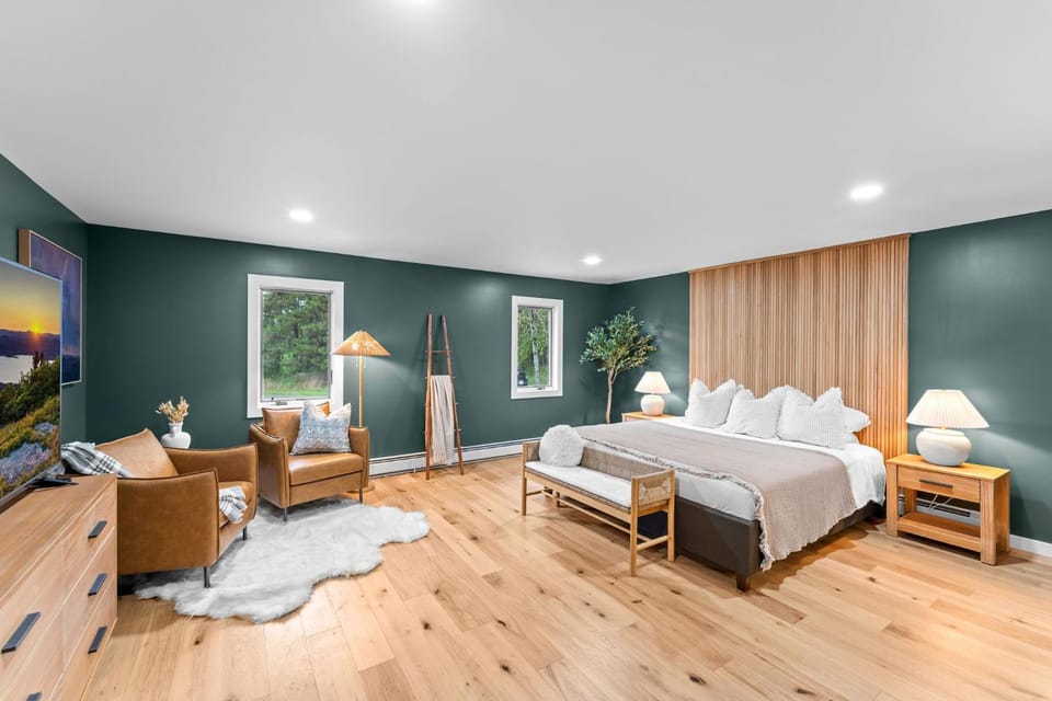 Stunning Luxury EVL Retreat - A True Private Oasis Chalet in Cattaraugus