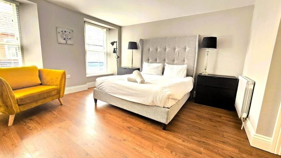 Modern City Centre Luxury - Sleeps 6 Apartment in Galway